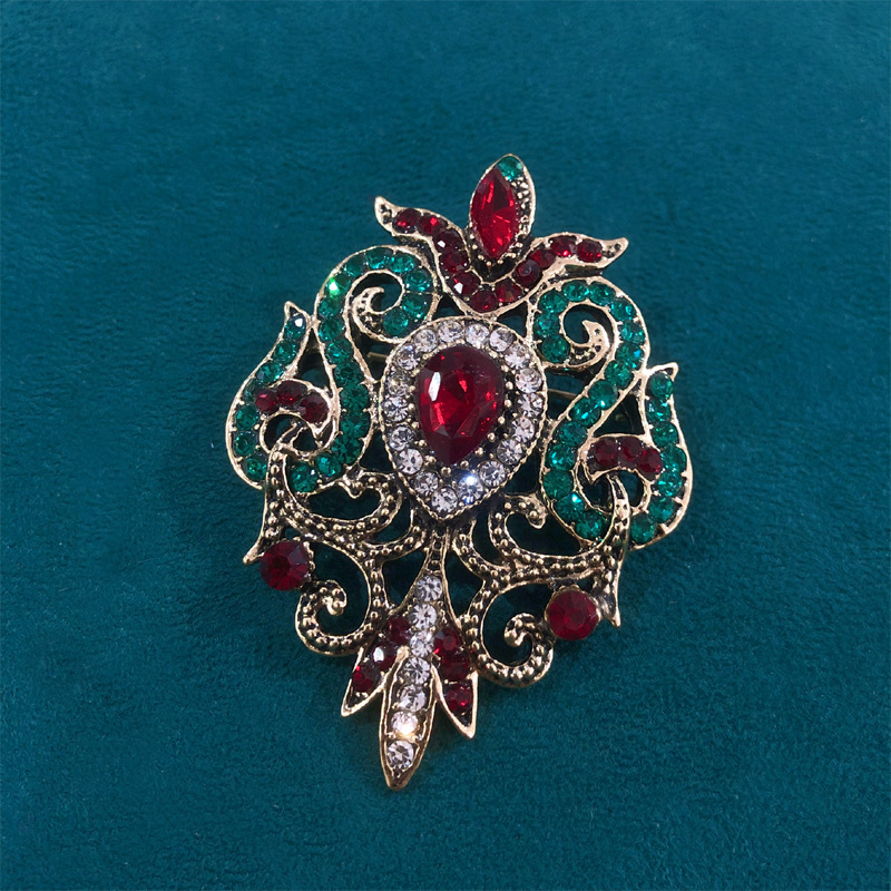 New Vintage Hollow Rhinestone Brooch Court Indian Style Suit Jacket Pin Jewelry Women's Atmospheric Scarf Accessories