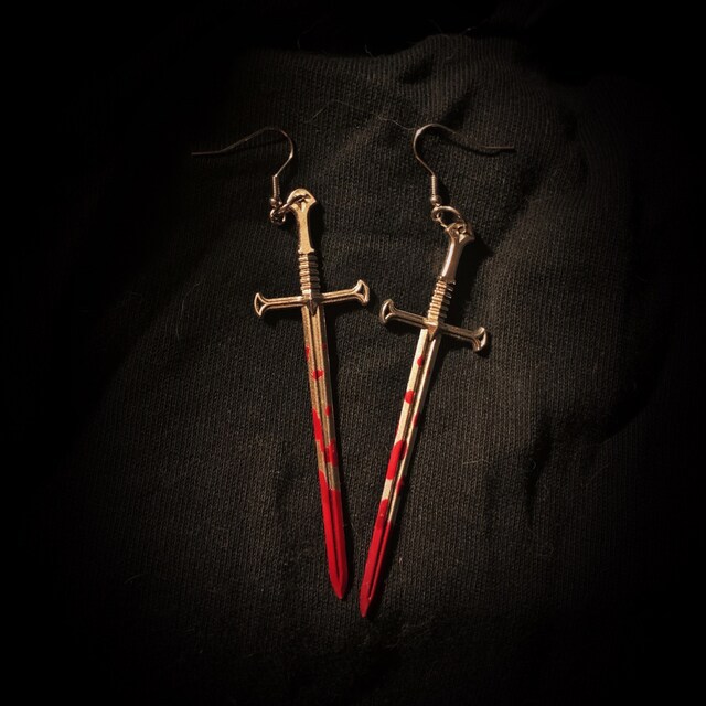 Cross-border foreign trade Amazon Vampire Thorns Rose Gothic Love Blood Cross Sword Necklace Factory Outlet