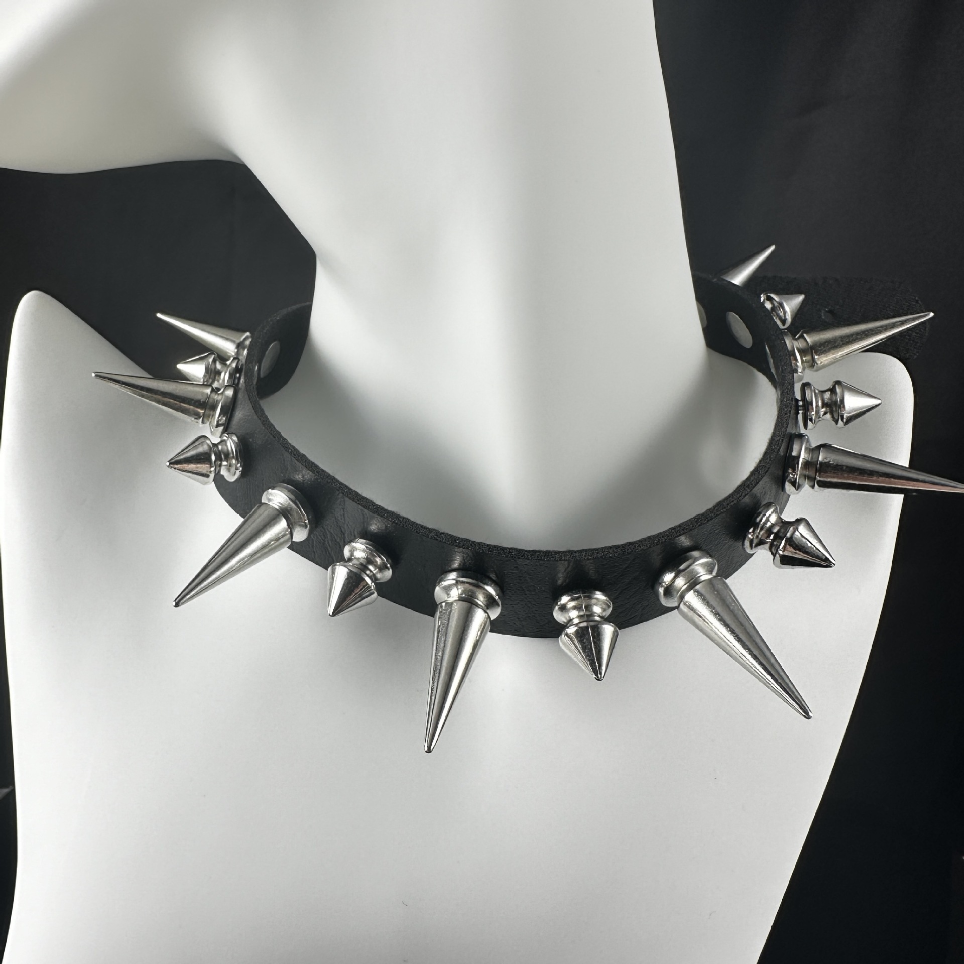 Niche Genuine Leather Punk Rivet Ins Wind Collar Necklace High Sense Spike Subculture Gothic chocker Collar