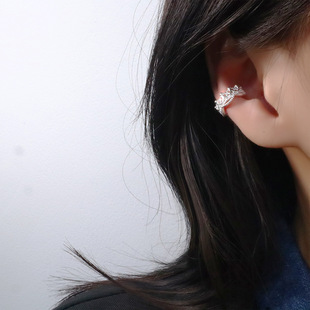 Crown Ear Clip Elegant Style Small and Exquisite Hollow Pattern Wavy Ear Clip Fashion Women's Personality Earrings Without Ear Holes