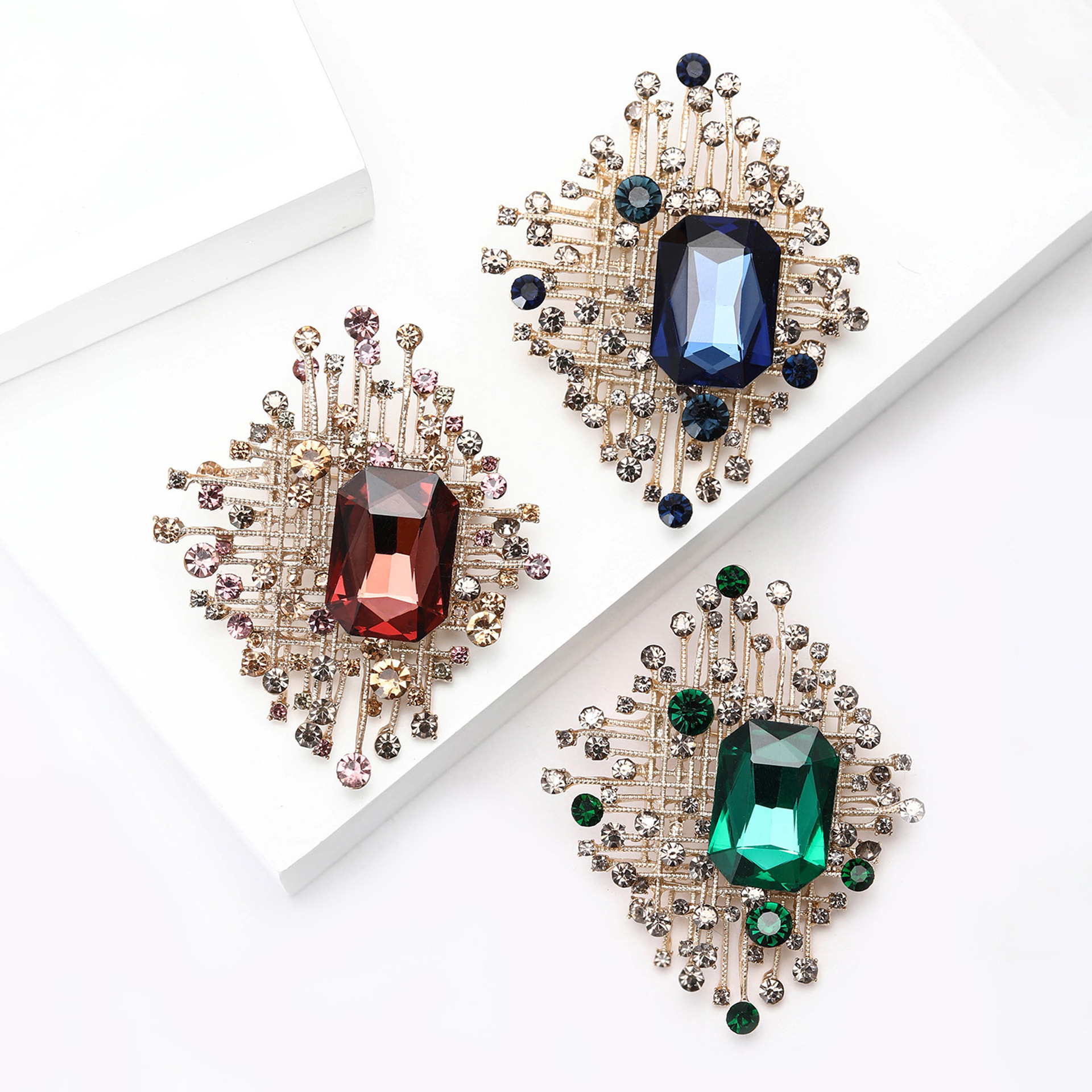 New European and American Bright Starry Sky Glass Brooch Elegant Corsage Elegant Stylish Exquisite Jewelry Outwear Clothing Pin