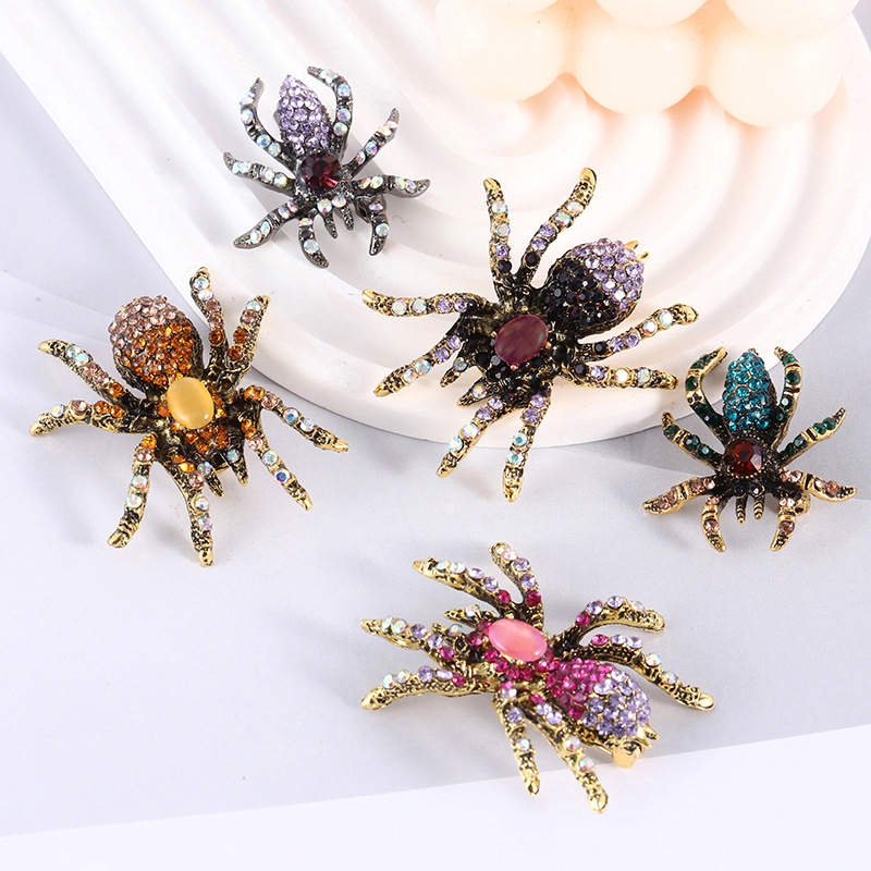 European and American Retro New Cat's Eye Stone Diamond Spider Brooch Exaggerated Insect Corsage Suit Personalized Pin Accessories