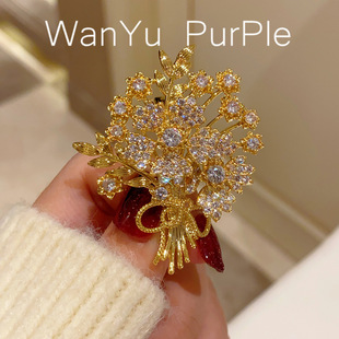 Super beautiful French retro high-grade full diamond holding flower brooch corsage female elegant temperament bouquet suit pin buckle