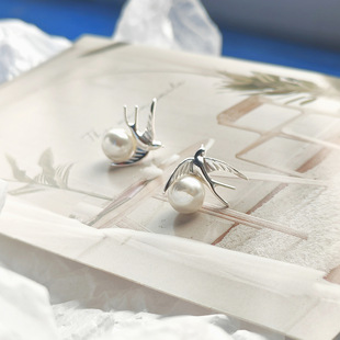 Minimalist country style bird pearl earrings French fashion personality cute compact gentle temperament S925 silver needle earrings