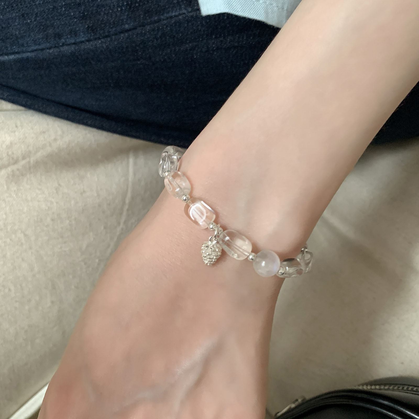 Korean Style Oval Crystal Bracelet for Women, Blue and White Color-Blocking, Trendy, Stylish, Unique, Minimalist, Versatile, and Elegant Jewelry