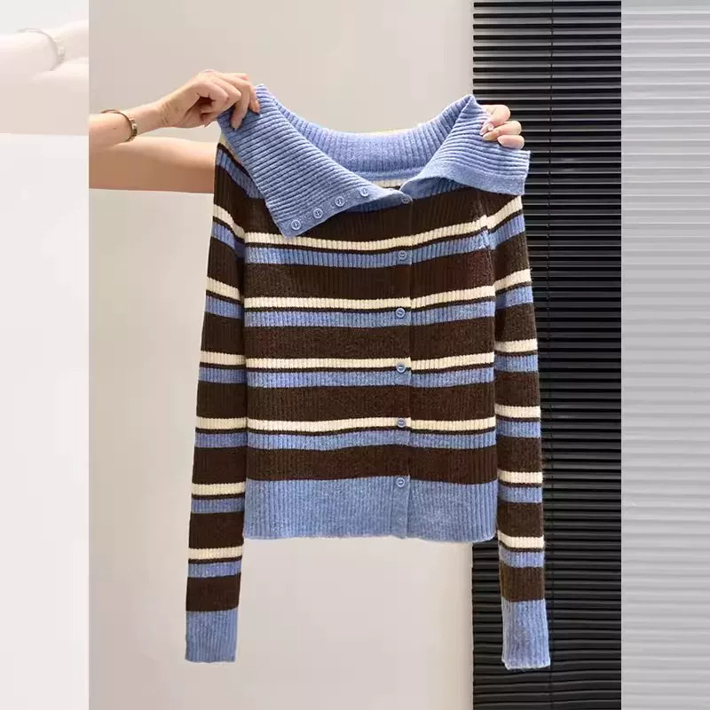 This stylish, color-blocked striped long-sleeved knit cardigan with a Peter Pan collar is perfect for early autumn outfits and has a great design