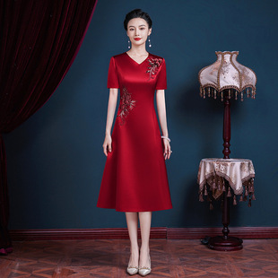 Mom wedding banquet dress female happy mother-in-law wedding banquet dress Noble High-end young mother-in-law toast dress wedding dress