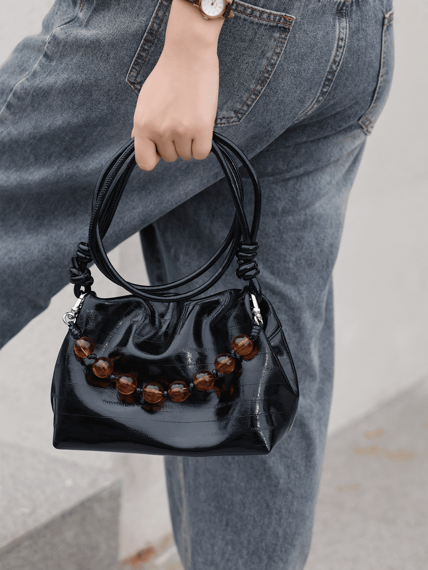 Niche retro two-layer cowhide underarm bag for women, new style, high-end and versatile, retro beaded chain strap.