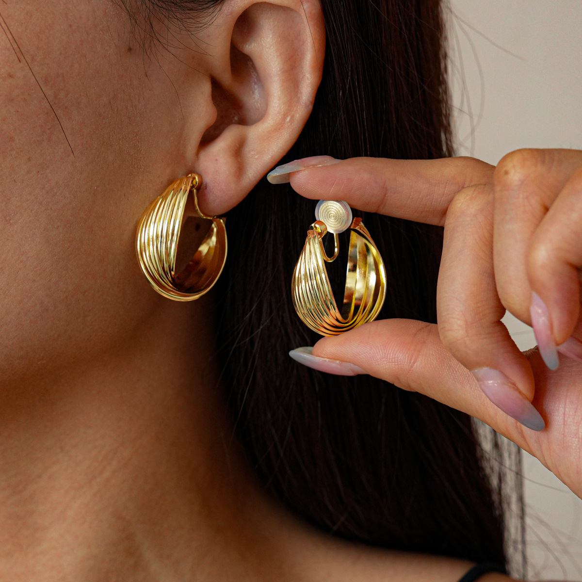 European and American Stylish Metallic Twisted Round Mosquito Coil Earrings Without Pierced Ears Niche High-End Elegant Unique Earrings