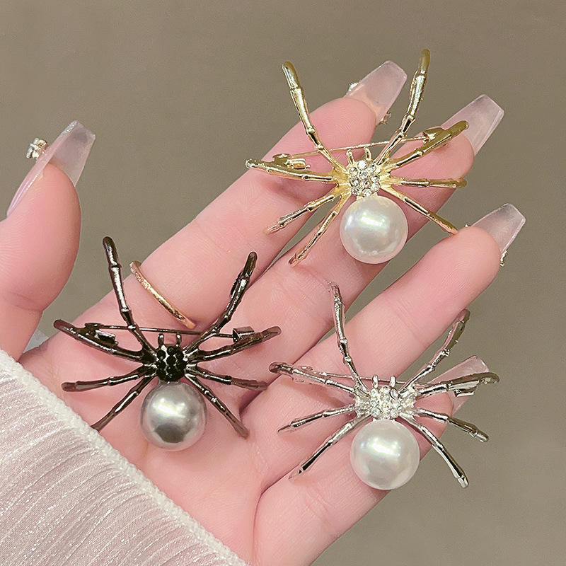 Halloween European and American Black Spider Brooch Cross-Border Animal Metal Female Corsage Retro Fashion Clothing Matchinging Pin