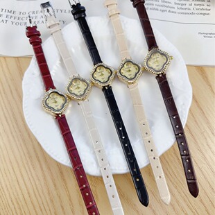 Four-leaf clover niche light luxury simple small fragrant style exquisite small pastoral forest girl heart belt watch wholesale
