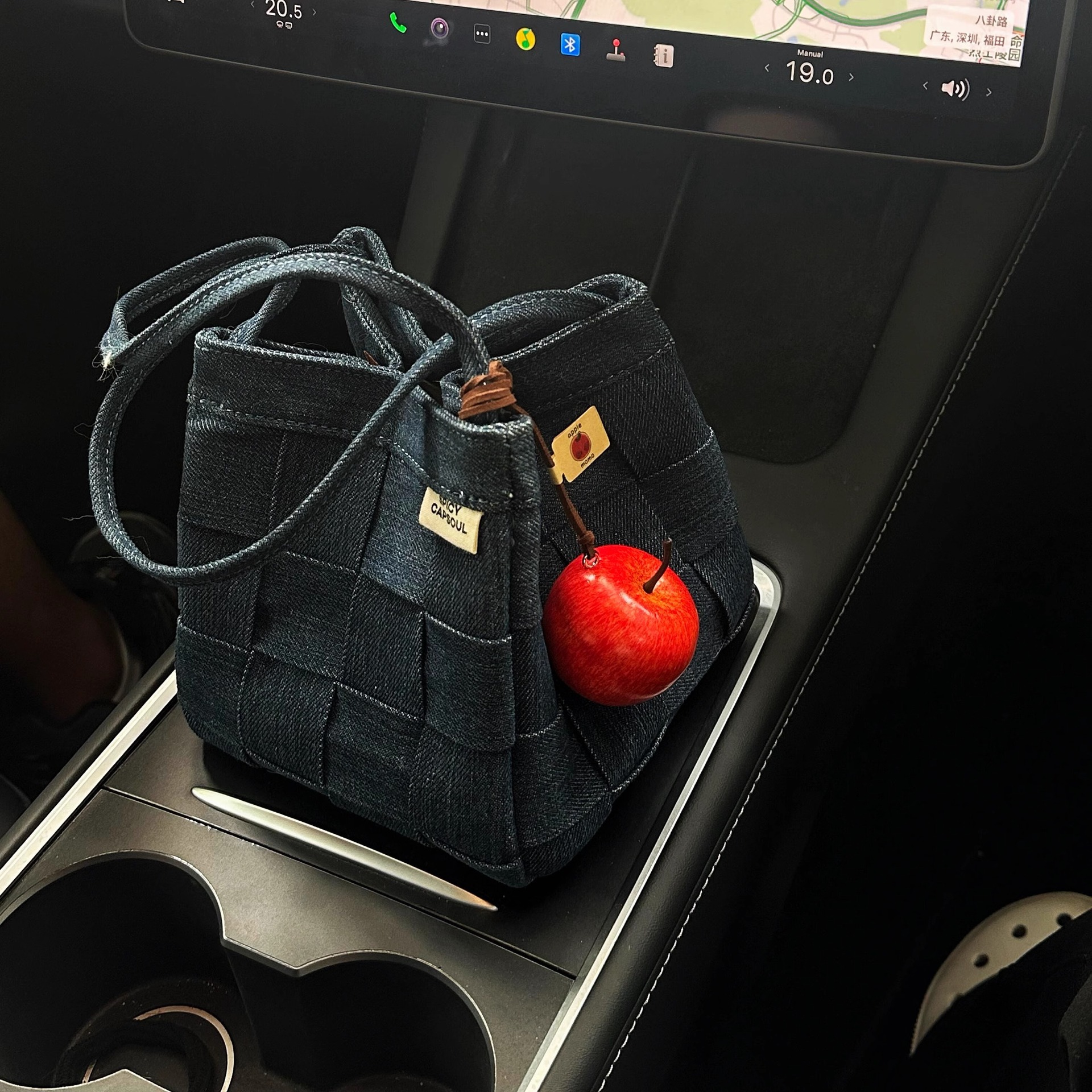 Apple car pendant, car interior rearview mirror ornament, simulated stress relief ornament, atmospheric car decoration.