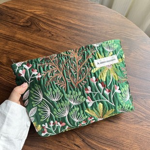 Artistic funny cartoon mushroom girlfriends cosmetic bag large capacity portable skin care wash bag travel storage bag