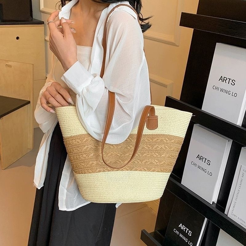 Korean style 2025 new vacation woven bag women's shoulder tote bag lazy style knitted hollow flower beach bag