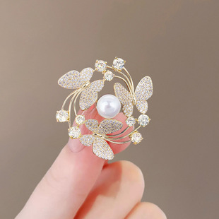 Brooch Anti-running Light Advanced Sense Light Luxury Niche Design Anti-running Light Buckle Pin Corsage Small Brooch Chest Artifact