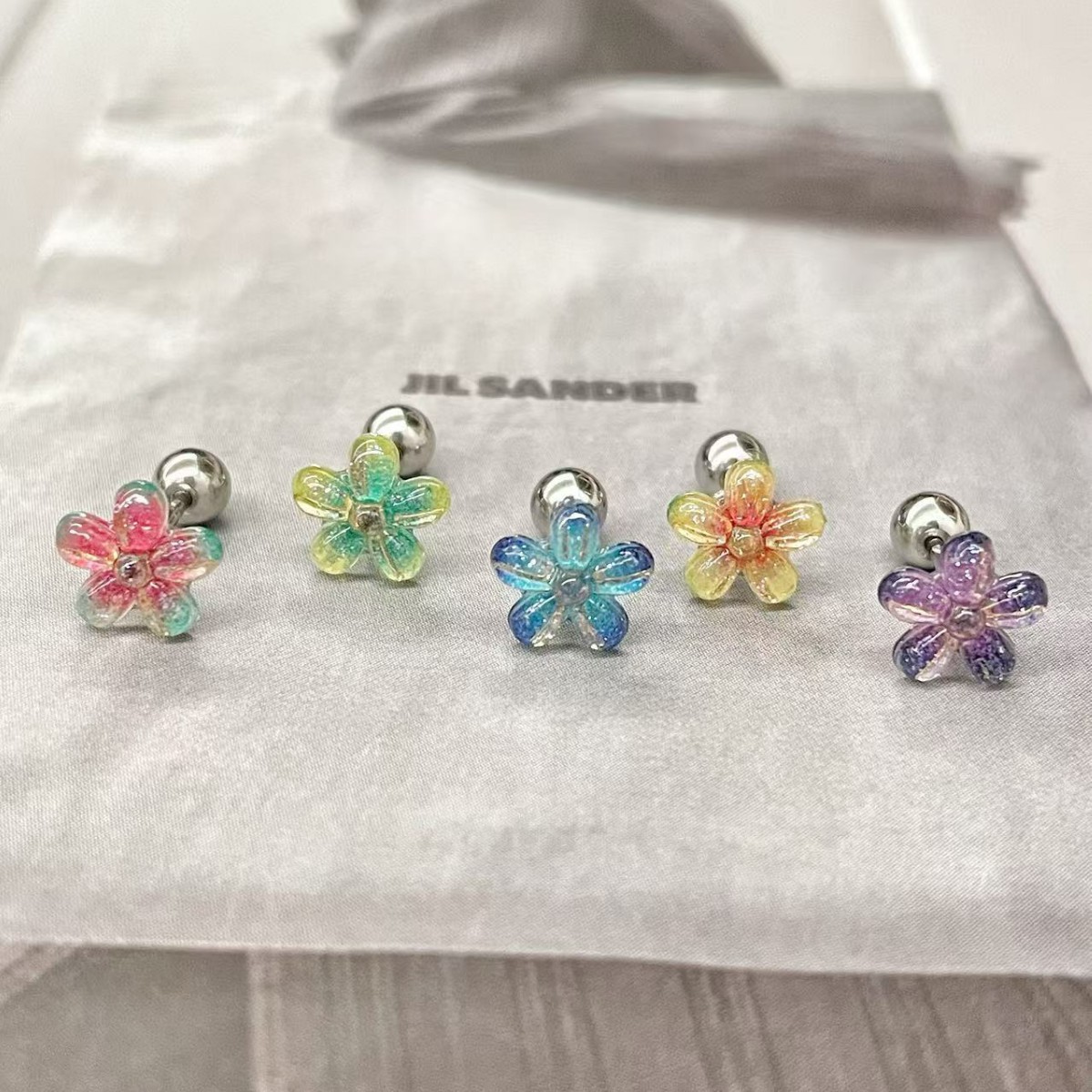 신선하고 달콤한 색상 5 꽃잎 꽃 귀 네일 멀티 컬러 티타늄 스틸 귀 뼈 손톱 절묘한 간단한 독특한 귀 못 귀걸이