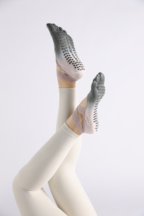 Yoga socks cross-border new gradient backless sweat-absorbent female five-finger socks spring and autumn sports cross with pilates socks
