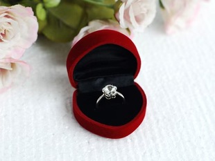 High-grade flocking heart-shaped ring box proposal wedding diamond ring jewelry box packaging box jewelry box Red