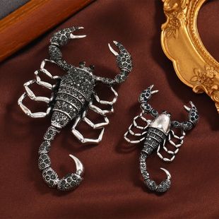 Vintage rhinestone scorpion brooch men's coat coat insect pin accessories dual-purpose clothing accessories