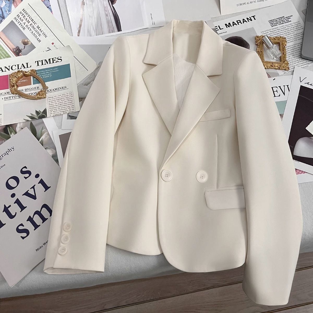 Off-White Short Suit Jacket for Women in Spring and Autum New Classy Design Casual Versatile Suit Jacket Trendy