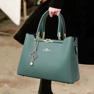 Factory delivery wholesale 2023 new middle-aged women's handbag shoulder messenger bag soft leather women's bag