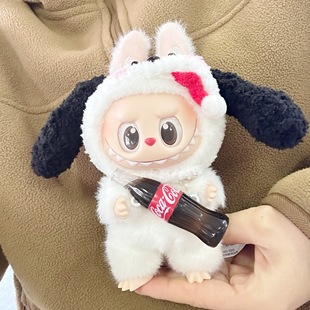 Три поколения подвески с эмалями Labbu Cola удивляют LABUBU