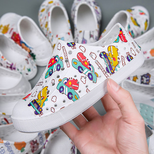 Cross-border LUCHI children's shoes 2024 children's cartoon graffiti hole shoes EVA soft-soled beach sandals