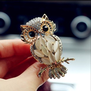 Diamond-encrusted owl owl ornaments car air conditioning air outlet perfume clip car perfume for odor removal