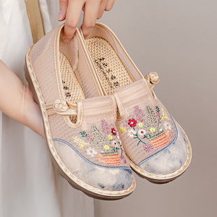 Old Beijing Cloth Shoes Women's 2025 New Style Slip-on Mother Shoes Soft Sole Not Tired Feet High-end Dress Spring and Autumn