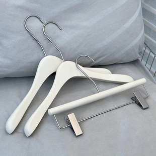 Factory straight hair Internet celebrity style walnut color solid wood thickened hanger pants clip vintage paint new Chinese seamless clothes hanger