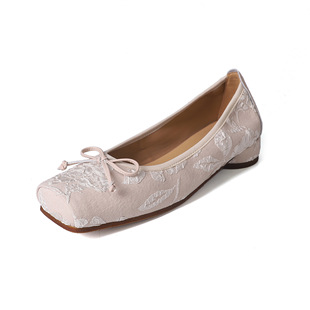Vintage Square Head Pig Nose Embroidered Rose National Style Thick Heel Shoes Spring and Autumn New Low Heel Shallow Mouth Egg Roll Shoes
