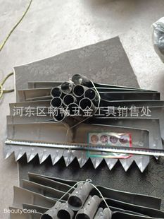 Distribution of agricultural tools welding warehouse with toothed scraper scraping rake grain scraping rake flat scraping concrete iron plate scraping rake concrete Special