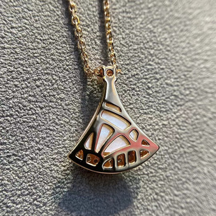 V Gold Material High Quality Fan-shaped Necklace Women's Handmade Diamond-encrusted White Fritillaria Small Skirt Clavicle Chain Simple Style