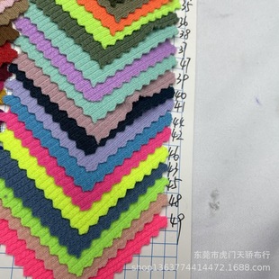 Off-the-shelf knitted polyester-ammonia straight bubble-wrap jacquard snake striped jacquard fashion swimsuit women's material