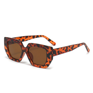 New Men's and Women's European and American Fashion Sunglasses Plastic Large Frame Square Sunglasses Summer Sun Protection Holiday Face Small