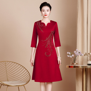 Мама Cheongsam красное летнее платье вышивка новая мама среднего возраста модная юбка