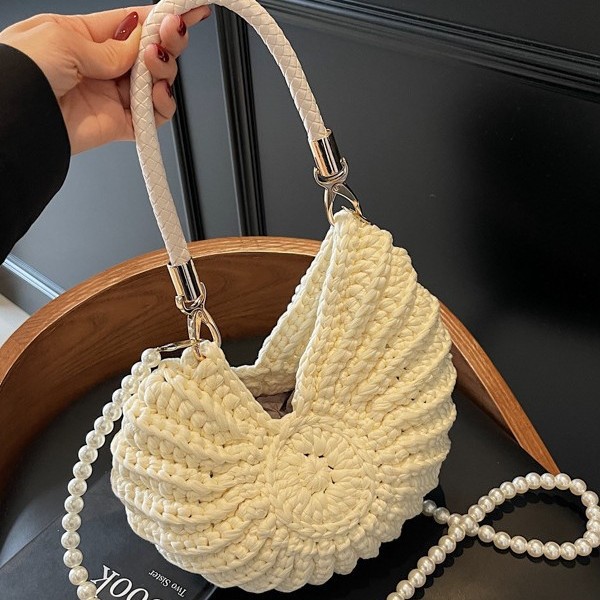 Cross-border woven bags, pure handmade woven bags for women, seashell and conch shell crossbody bags with shoulder straps, finished products with handles.