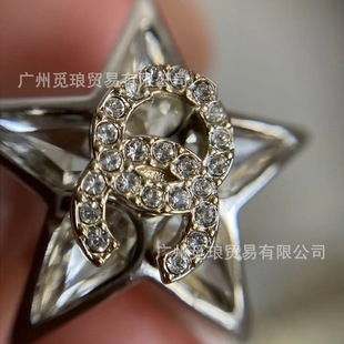 Аутентичные серьги-гвоздики с двойной буквой C в стиле Chanel, маленькие серьги-гвоздики в стиле Chanel с пятиконечной звездой и бриллиантами для женщин, серьги-гвоздики в стиле бабушки с бриллиантами оптом.