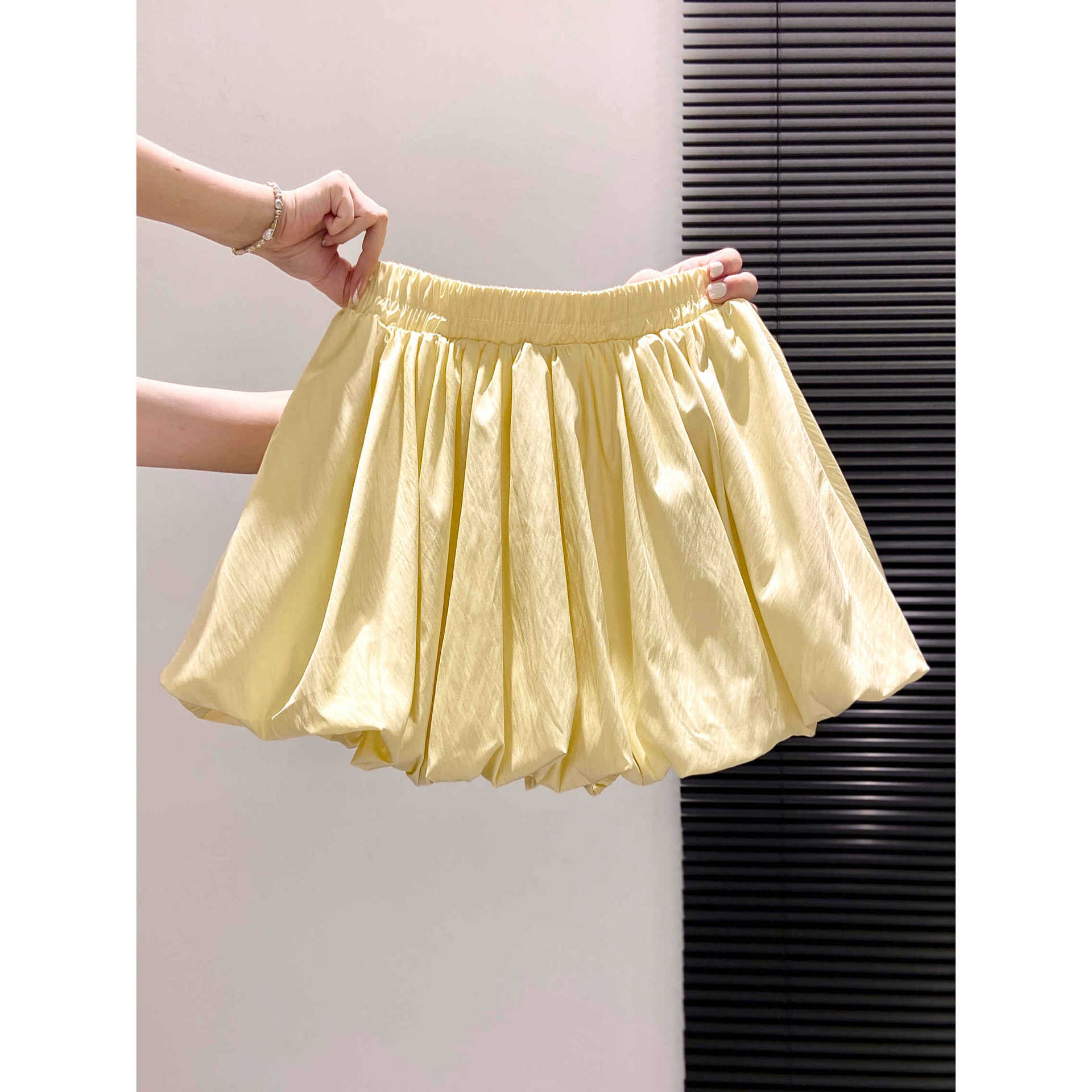 Ballet-style light yellow A-line puffy skirt-pants for women, summer high-waisted slimming tulip shorts, elegant and versatile half-skirt