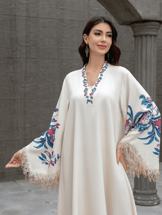 SW0916 Middle East Cross Border Muslim Women Robe V-neck Embroidered Tassel Temperament Arab dress Abaya