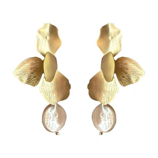 Pearl ear clip female niche design high-grade ear studs 2023 new fashion popular online celebrity retro temperament earrings
