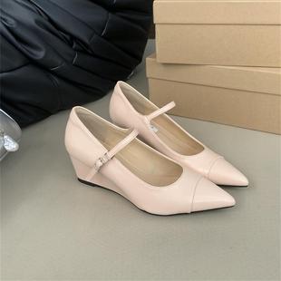 Французские туфли на конском каблуке Silver Mary Jen Одиночки женские туфли Весна и Осень 2025 Новый Весенний остроконечный маленький кожаный туфли Mary Jen
