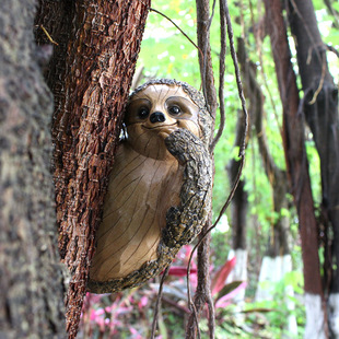 Amazon new sloth statue pendant outdoor courtyard decoration tree hanging tree face resin animal ornaments wholesale