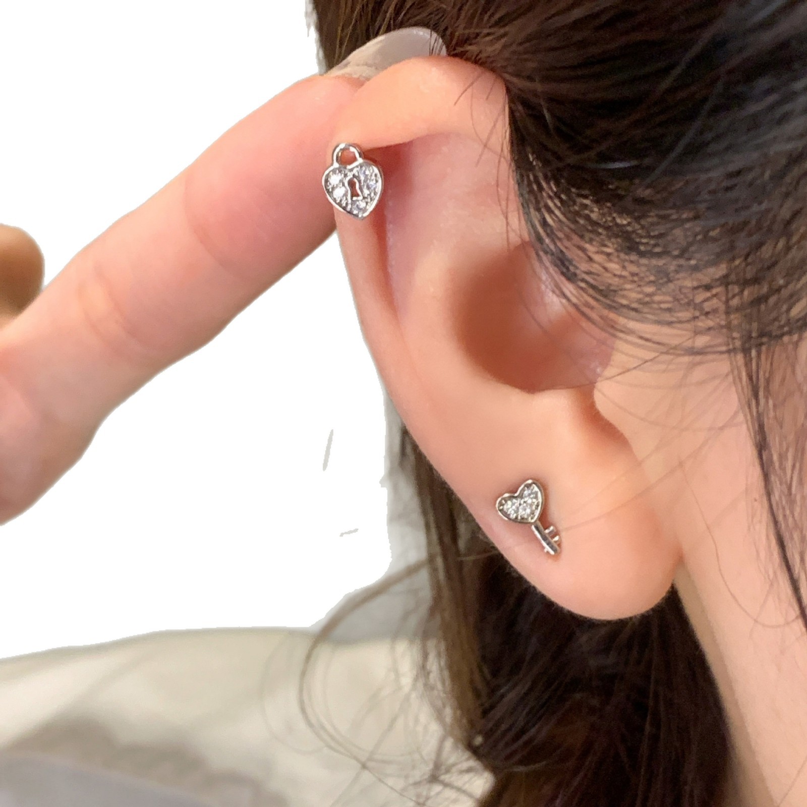 Unique Heart-Shaped Ear Bone Stud Made of Medical Titanium Steel, Ear Piercing That Doesn'T Need to Be Removed, Key-Shaped Cochlear Ear Stud for Women