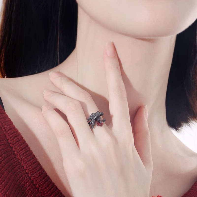 Creative and Personalized Crow Holding Flower Index Finger Ring with Adjustable Opening, Dark Style Ring, Red Flower Three-Dimensional Bird Ring