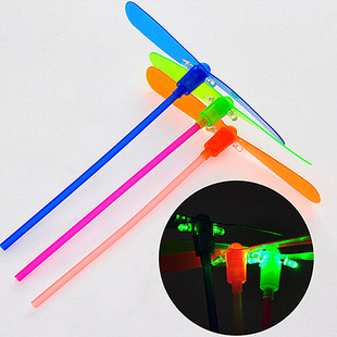 Luminous bamboo dragonfly hand rub flash bamboo dragonfly double leaf flying fairy night market stall selling Flash children's toys