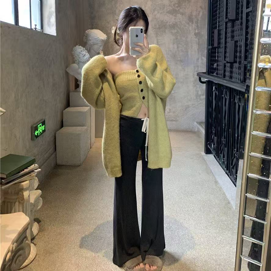 2025 Autumn and Winter New Korean Style High-End Niche Slimming Look Elegant Tube Top Vest Sweater Knitted Women's Two-Piece Set