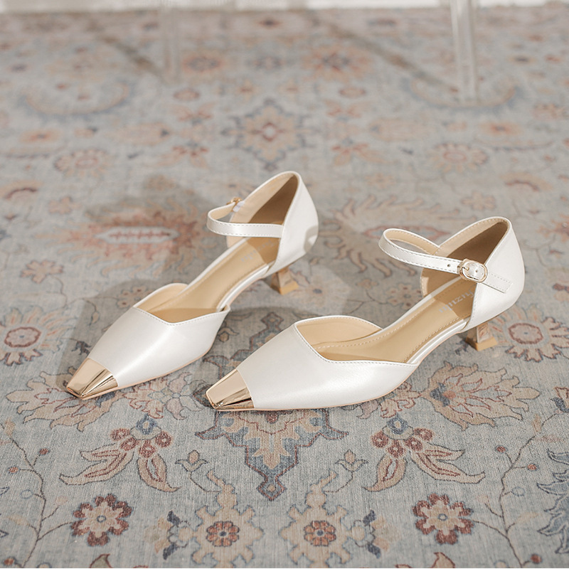 French-Style Low-Heeled Women's Shoes, New Spring/Summer Model, Metal Toe, Versatile, Single Strap, Closed-Toe, Suitable for Pairing with Dresses, Hollow Low-Heeled Sandals
