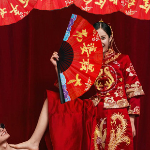 Wholesale wedding supplies wedding pick-up game trick props groomsman pick-up fan retro fabric greeting paper fan