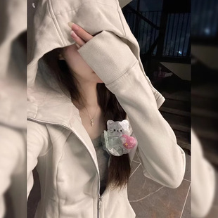 Светло-голубой тонкий свитер куртка женская ранняя весна